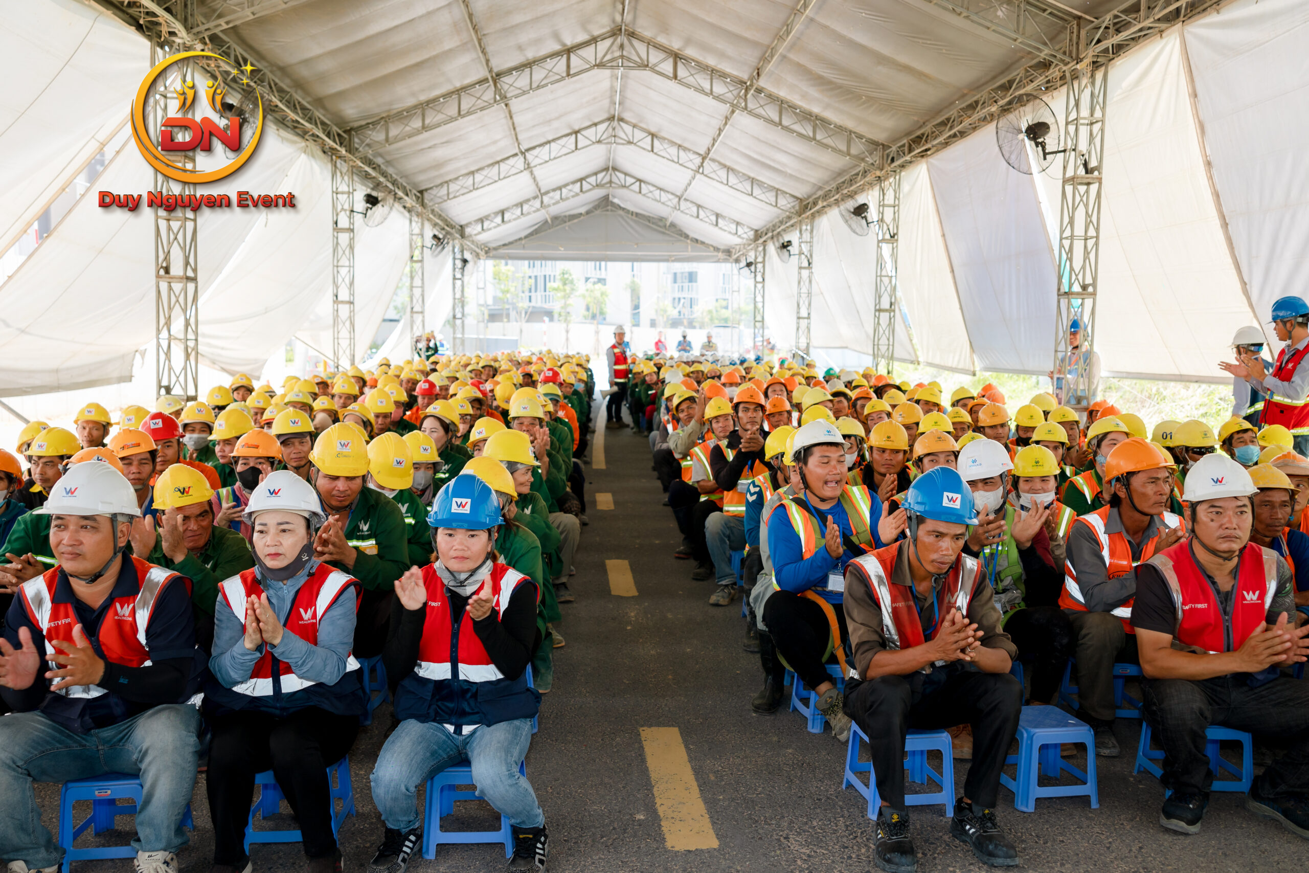 sân khấu Duy Nguyễn Event lắp đặt chắc chắn, chỉn chu sân khấu Duy Nguyễn Event lắp đặt chắc chắn, chỉn chu