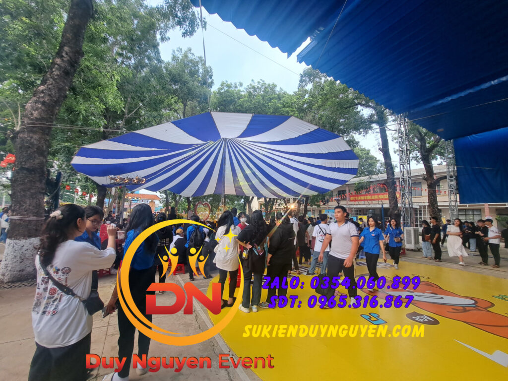 Cho thuê dù tròn ở lễ hội sinh viên Sài Gòn Cho thuê dù tròn ở lễ hội sinh viên Sài Gòn