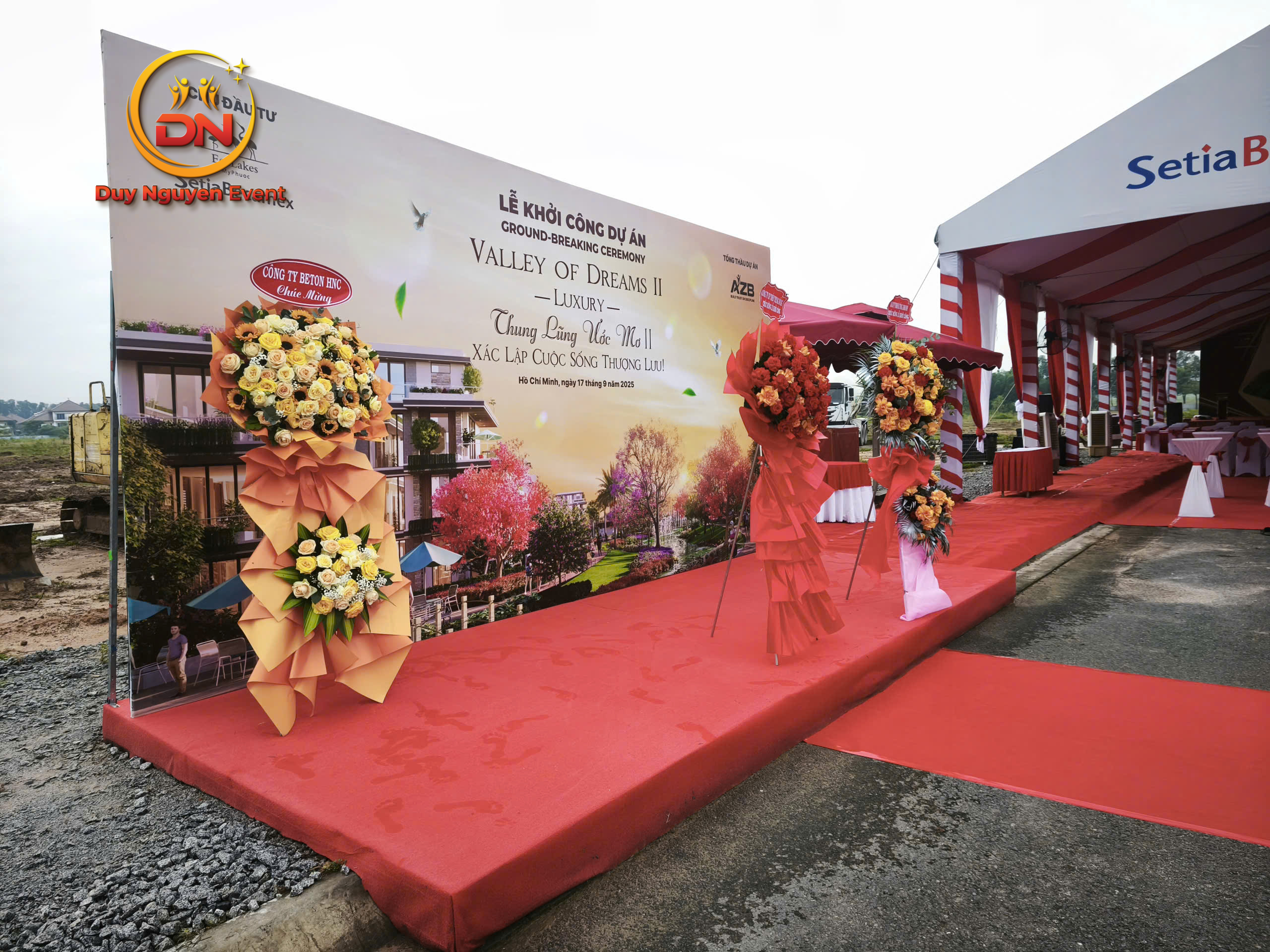 Dịch vụ cho thuê sân khấu kích thước nhỏ tại Quận 4 cho tiệc sinh nhật gia đình.