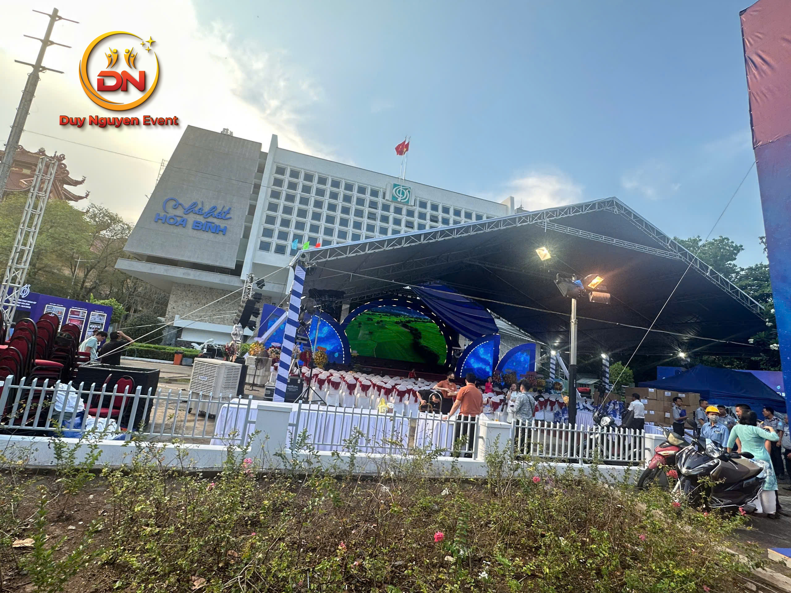 Nhà bạt khung nhôm cho hội nghị doanh nghiệp ở Thuận An