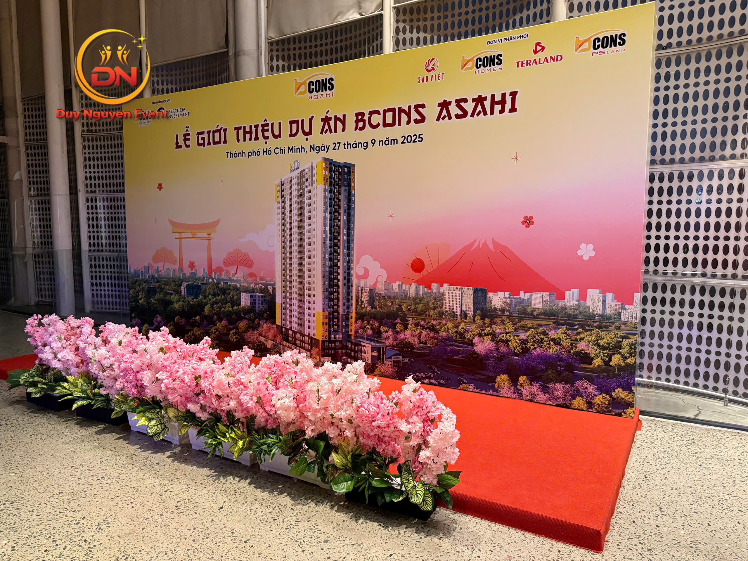 Cho thuê backdrop khai trương cửa hàng tại Quận 4.