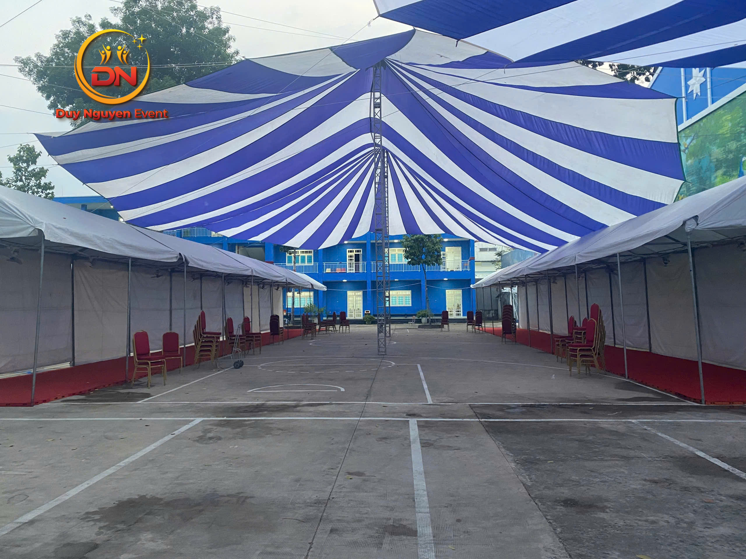 Dù che sự kiện được trang trí theo chủ đề tại Quận 6