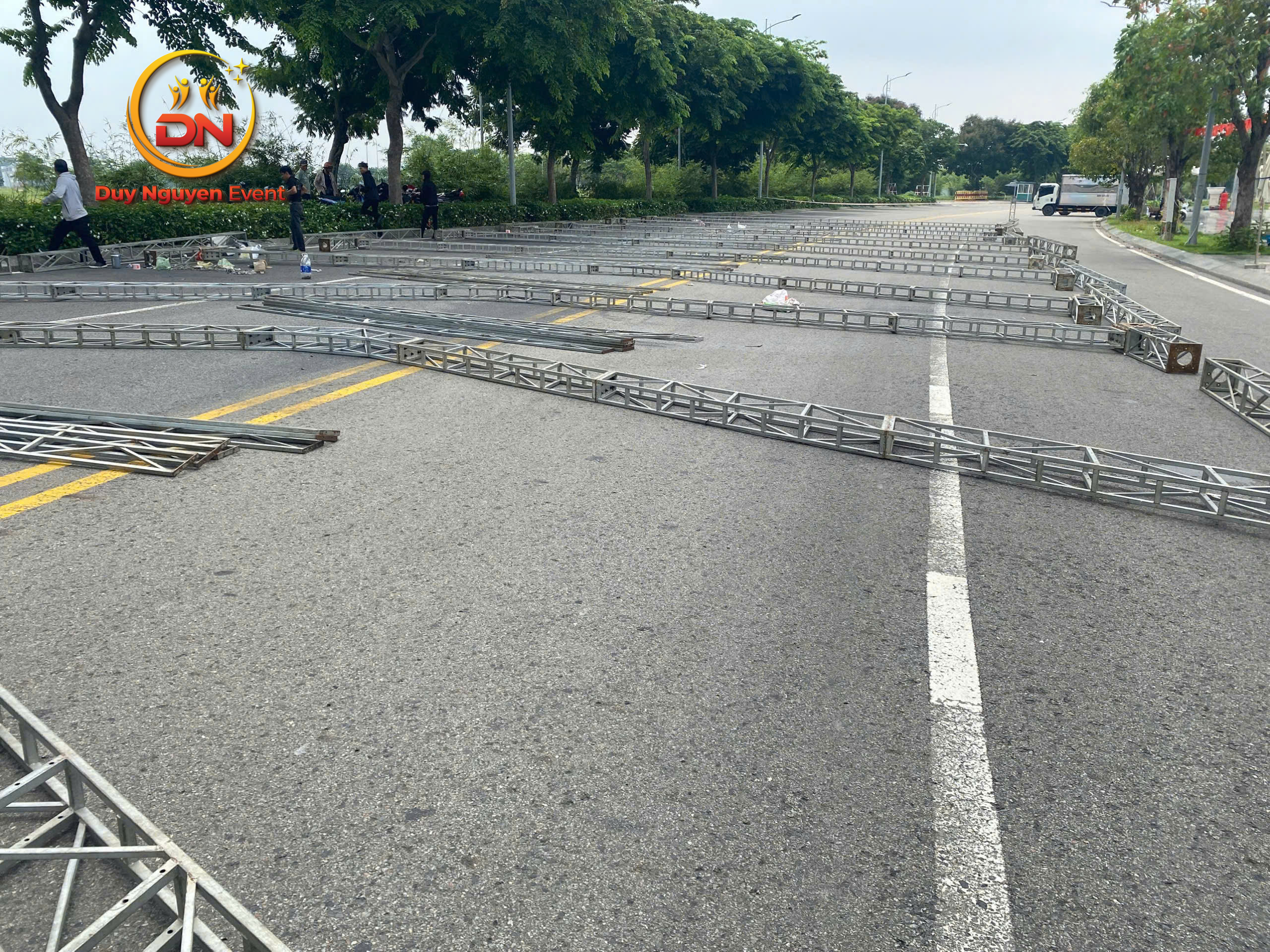 Đội ngũ dựng nhà bạt nhanh chóng tại Phú Giáo