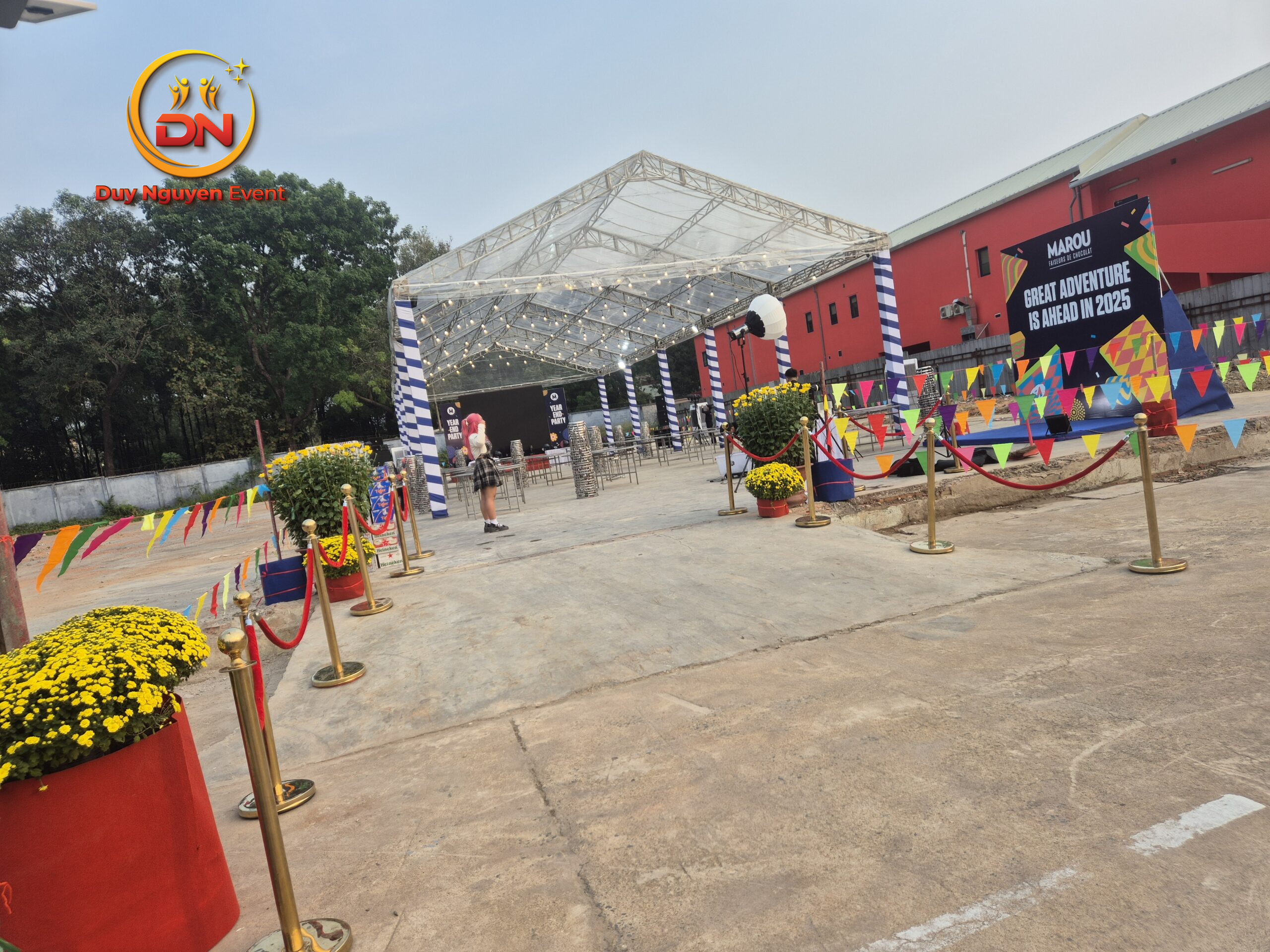 Dịch vụ cho thuê nhà bạt không gian mái trong suốt lãng mạn tại Quận 11.