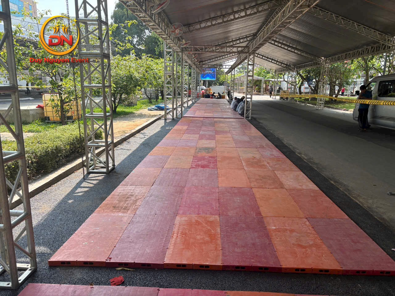 Cận cảnh kết cấu khung truss hợp kim nhôm chất lượng cao của nhà bạt không gian