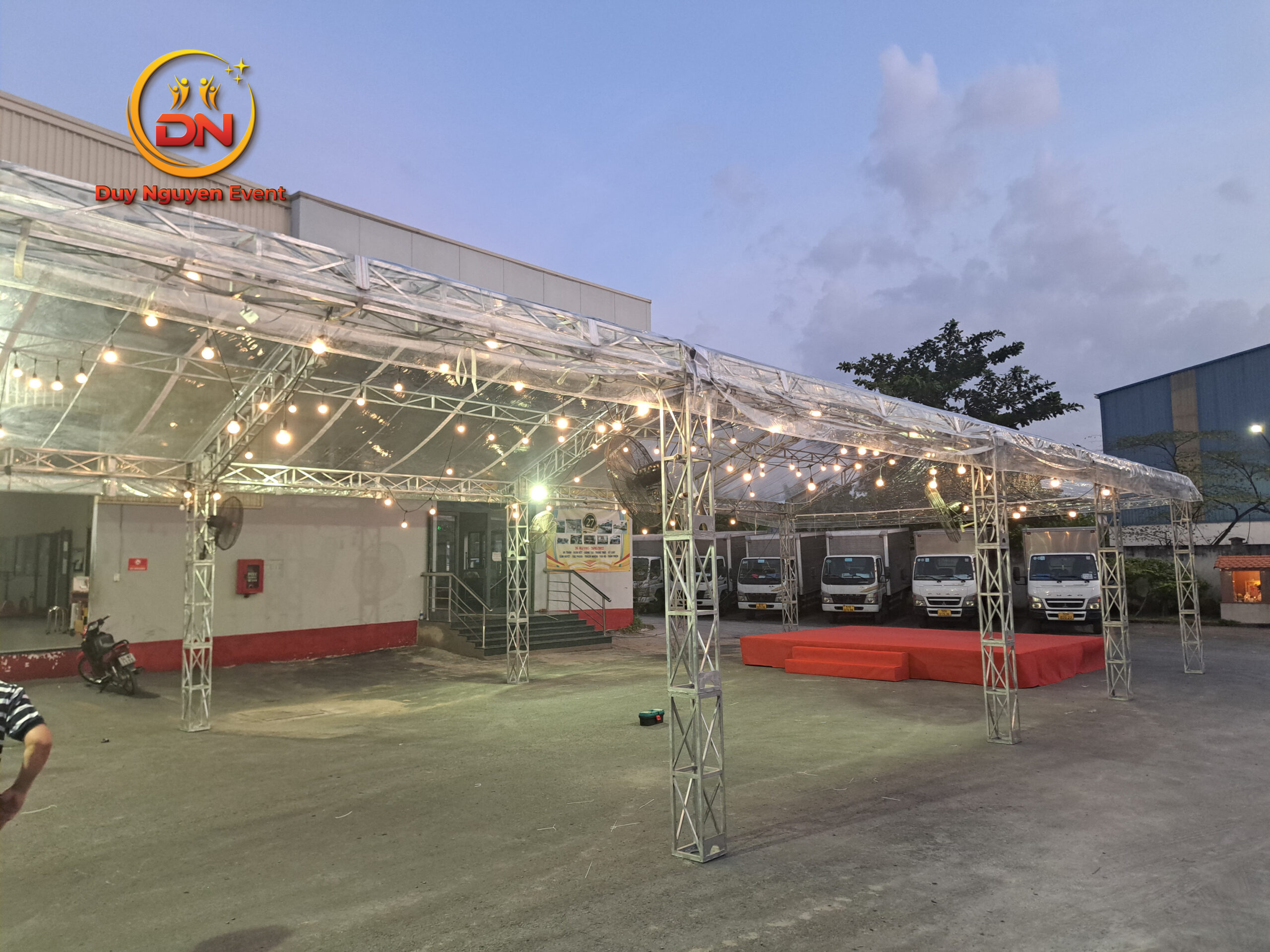 Đám cưới dùng nhà bạt trong suốt