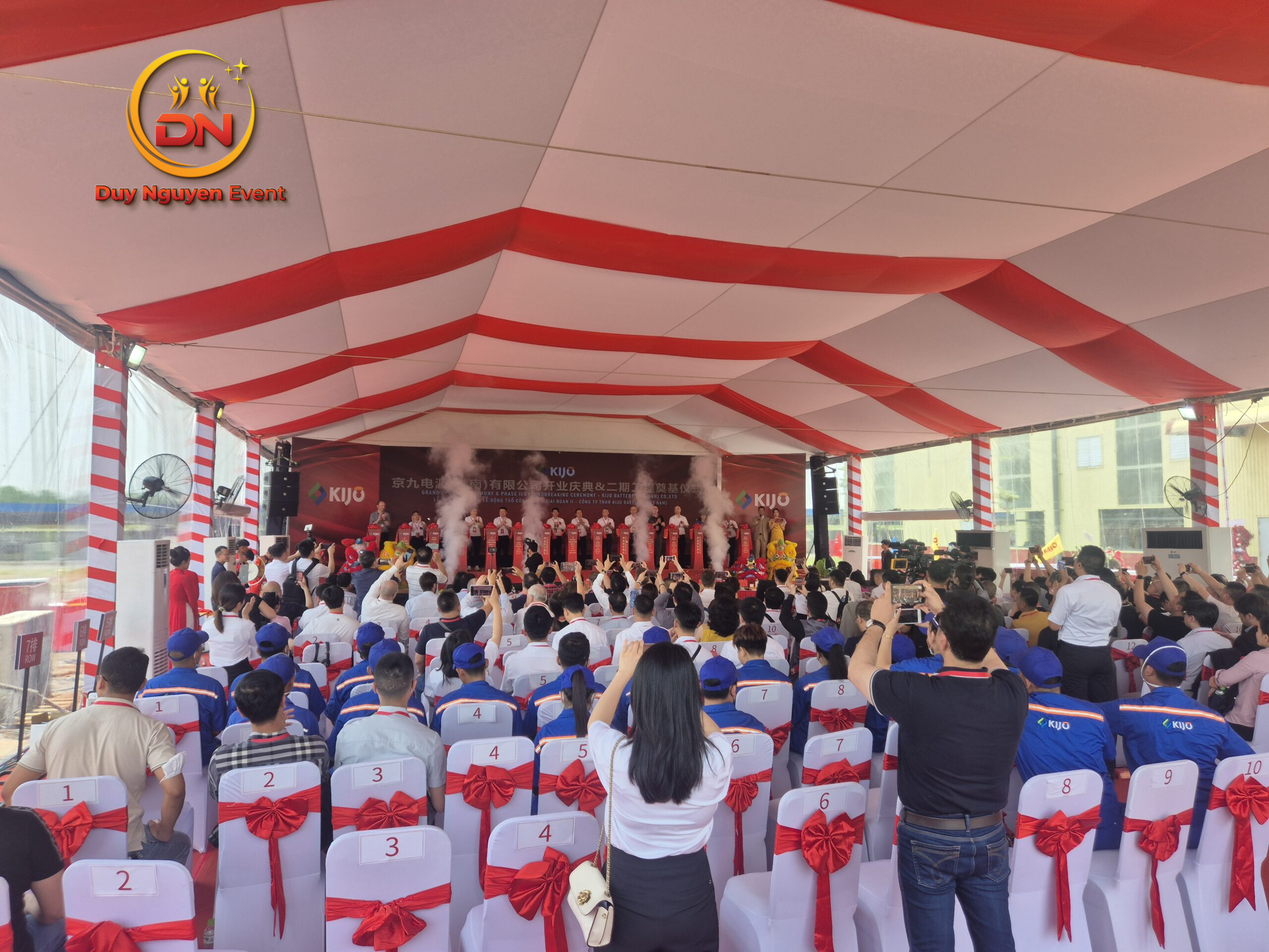 Không gian bên trong nhà bạt không gian được trang trí tại Quận 12.