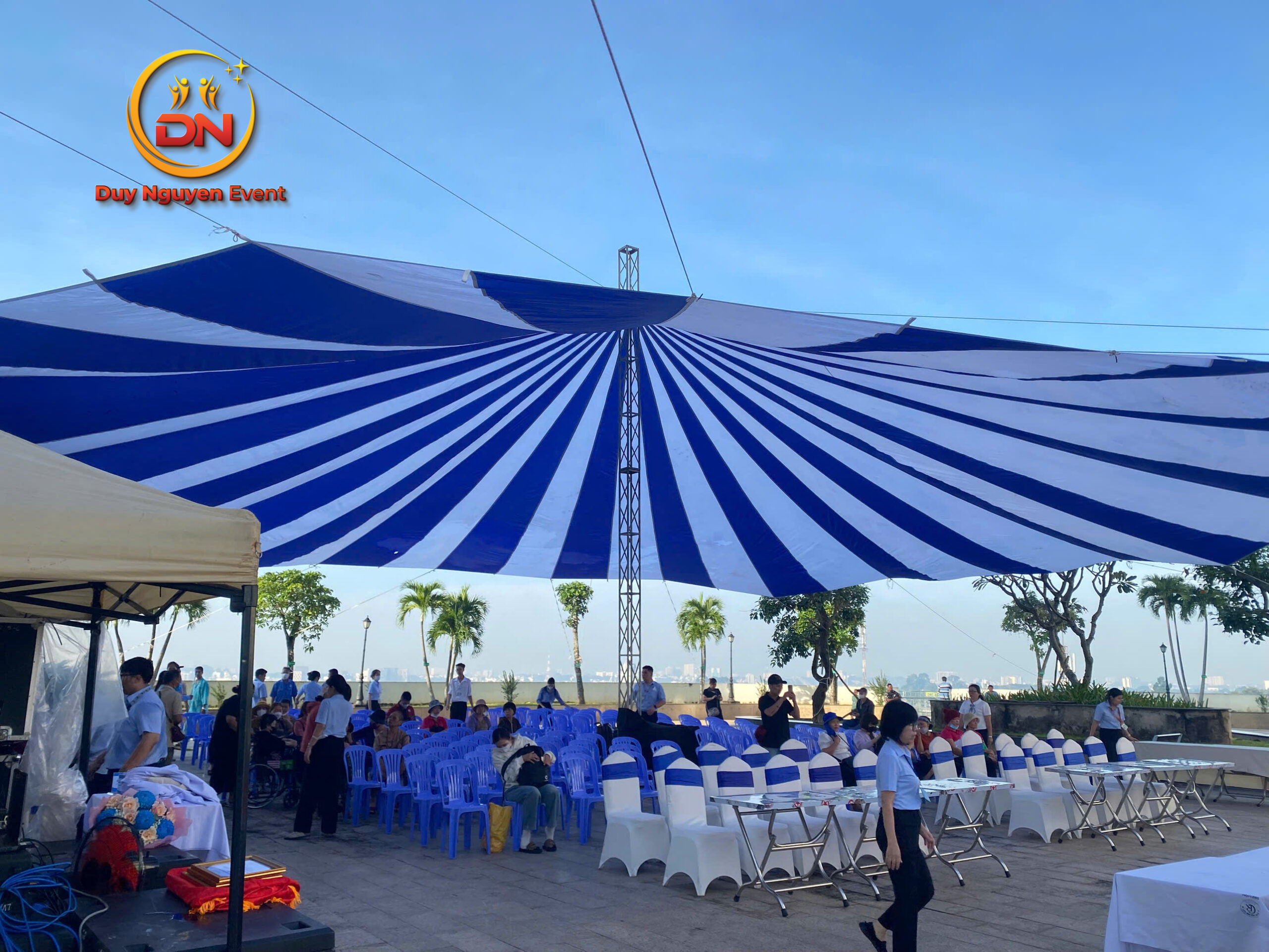 Ảnh dù che đẹp nhất, hoành tráng nhất của Duy Nguyễn tại một sự kiện Q10