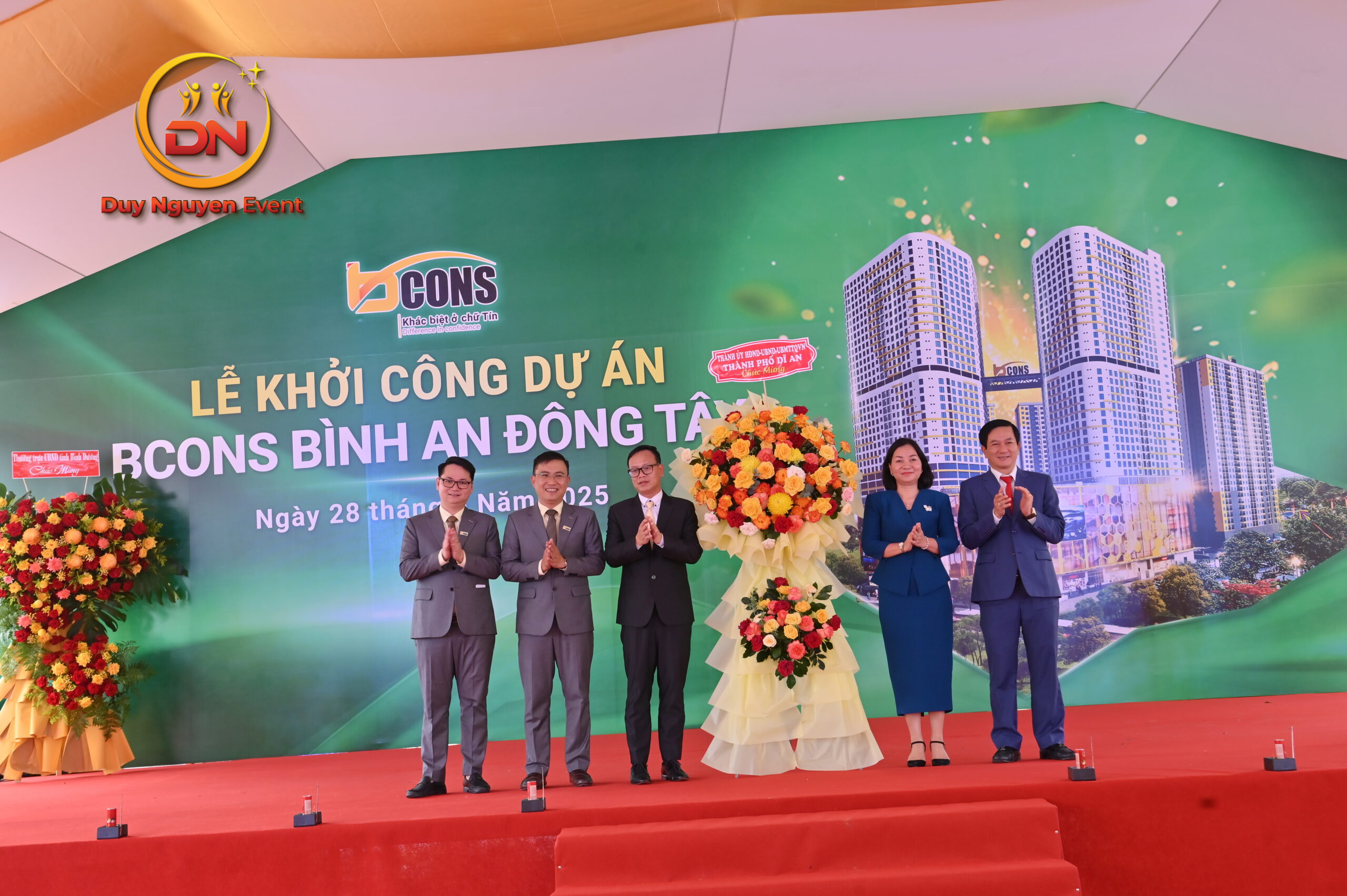 Kết hợp thuê sân khấu và nhà bạt không gian cho sự kiện tại Thành Phố Mới.