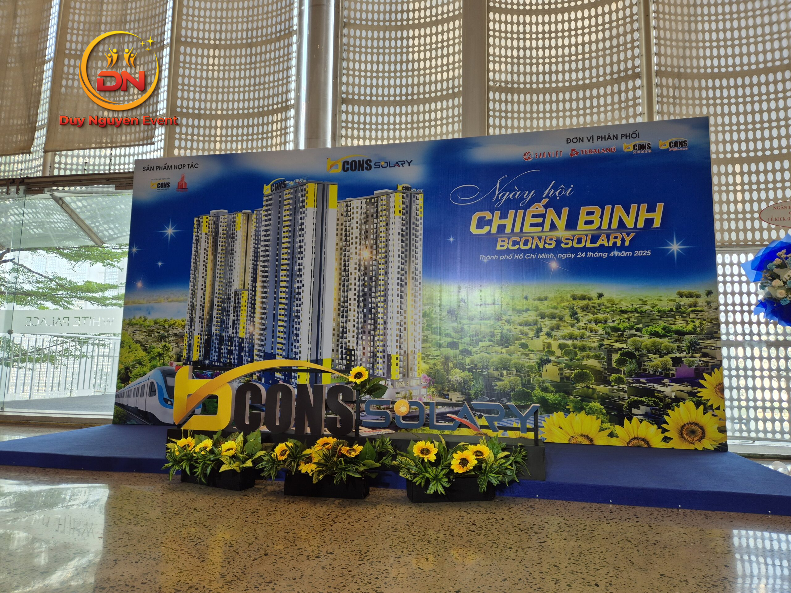 So sánh bề mặt chất liệu in backdrop Hiflex và PP cho sự kiện tại Quận 7.