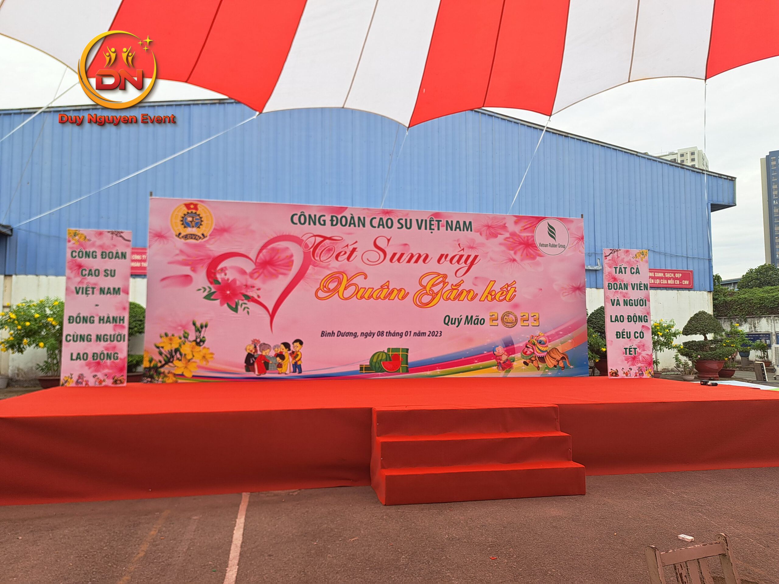 Liên hệ Sự Kiện Duy Nguyễn để được tư vấn cho thuê khung backdrop tại Thành Phố Mới.