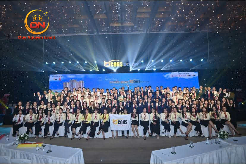 Sân khấu sự kiện trọn gói kết hợp màn hình LED, âm thanh và ánh sáng