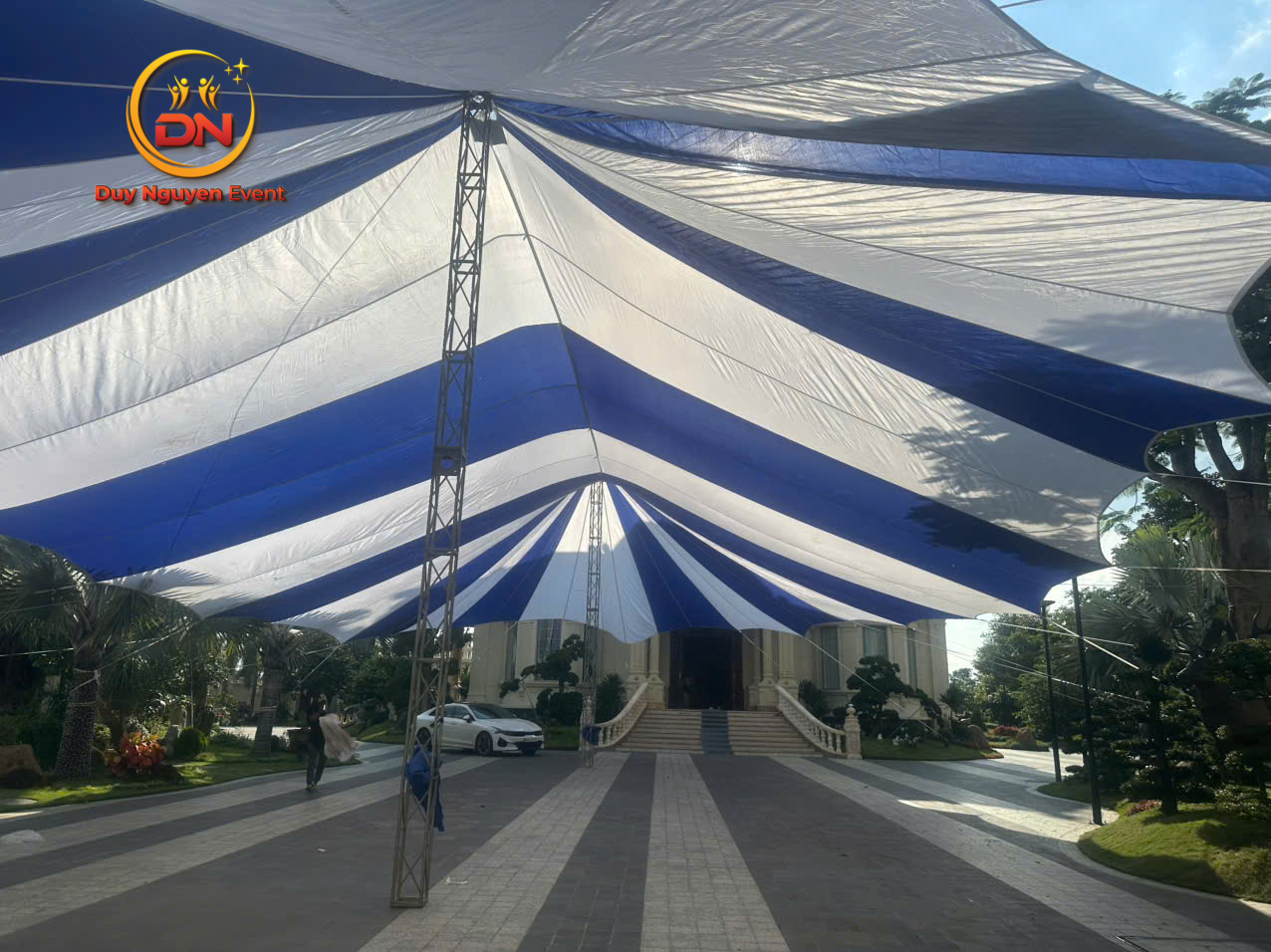 Dù che 2 trụ (dù cánh dơi) cho thuê tại quận Tân Bình.