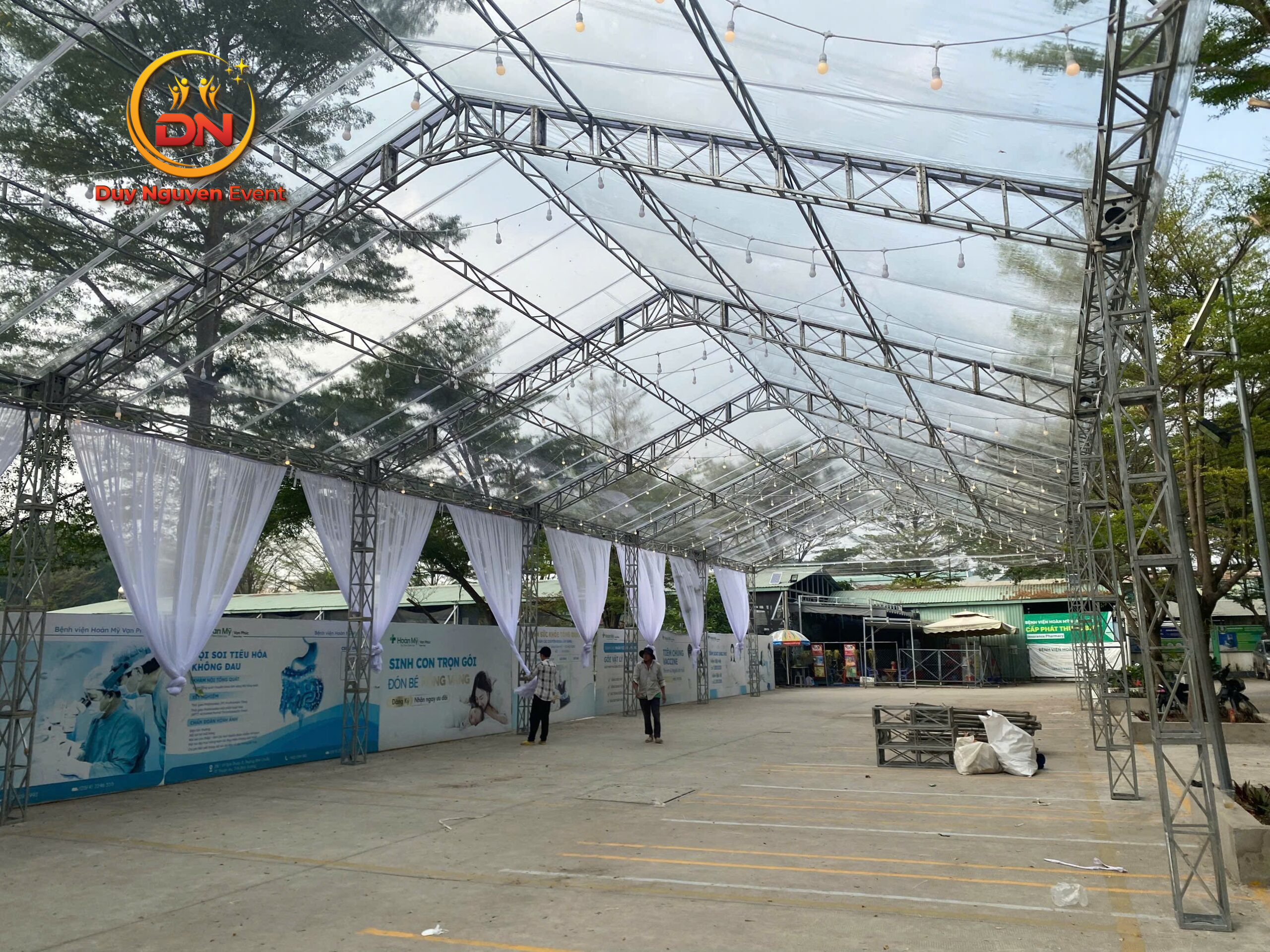 Thi công lắp đặt khung rạp sự kiện đám cưới an toàn tại TP Mới.