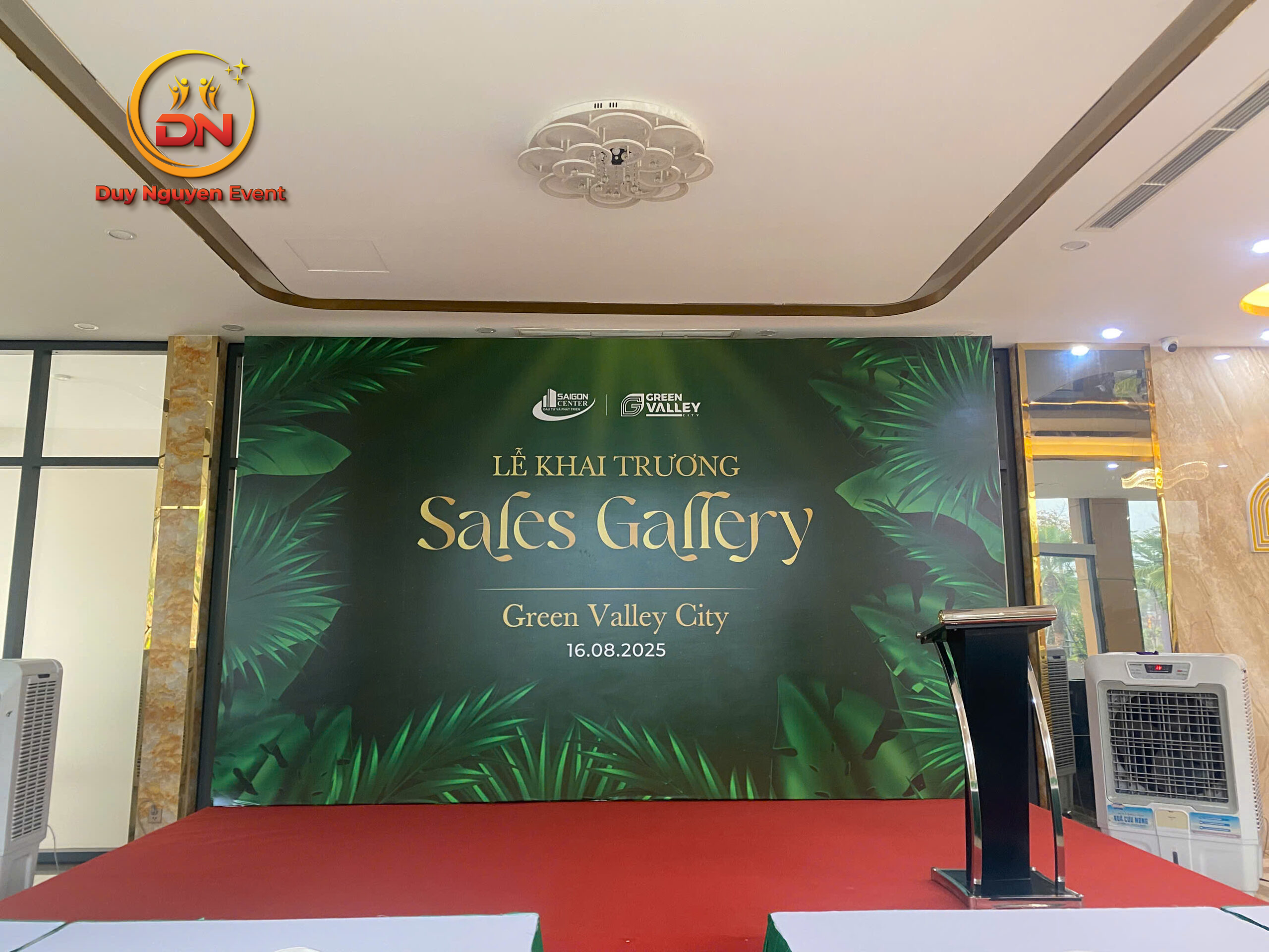 Thi công backdrop, sân khấu khai trương tại Quận 1.