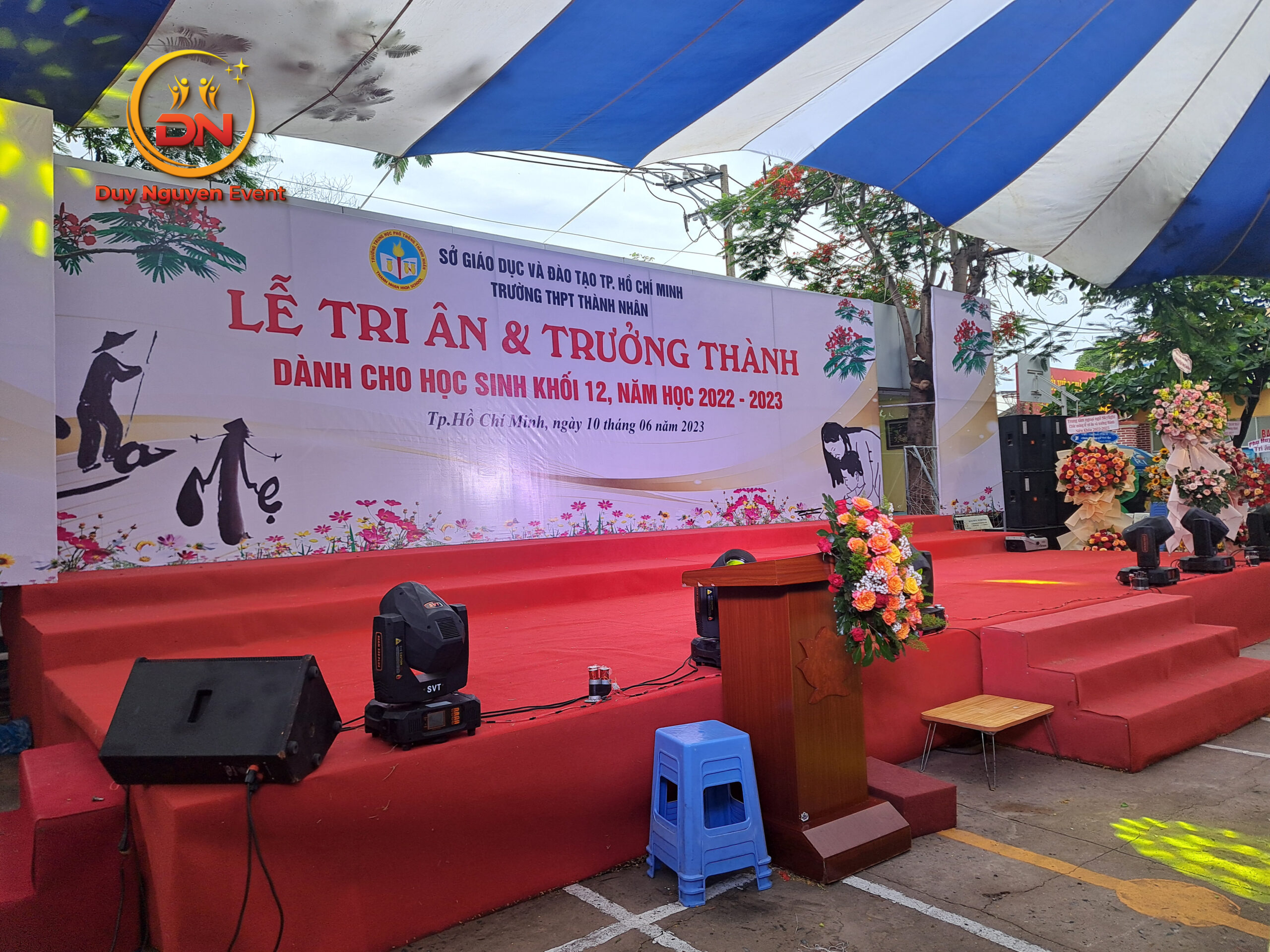 Backdrop hội thảo chuyên nghiệp với thiết kế tối giản