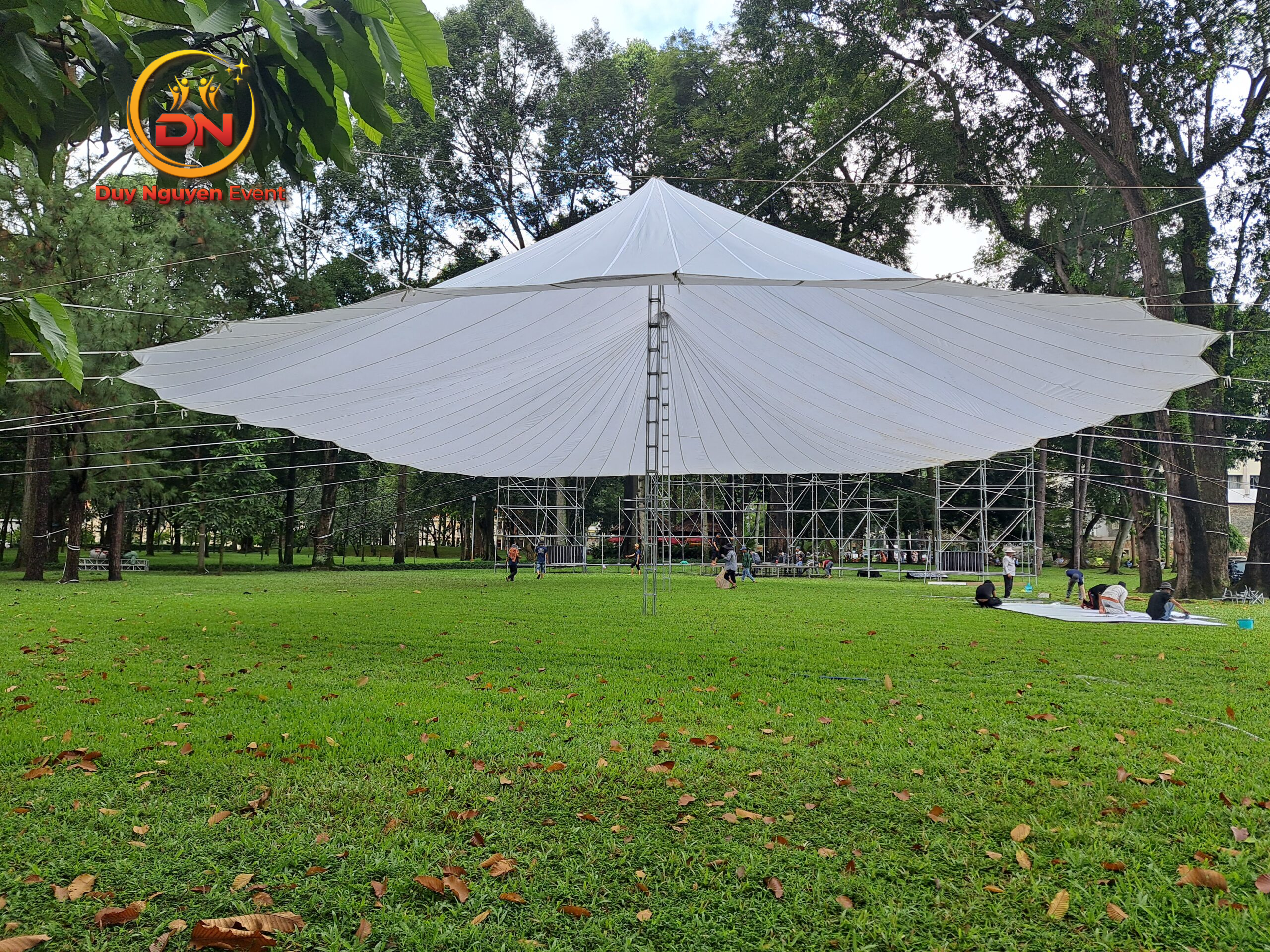 Dù che kích thước lớn tại festival Đồng Nai