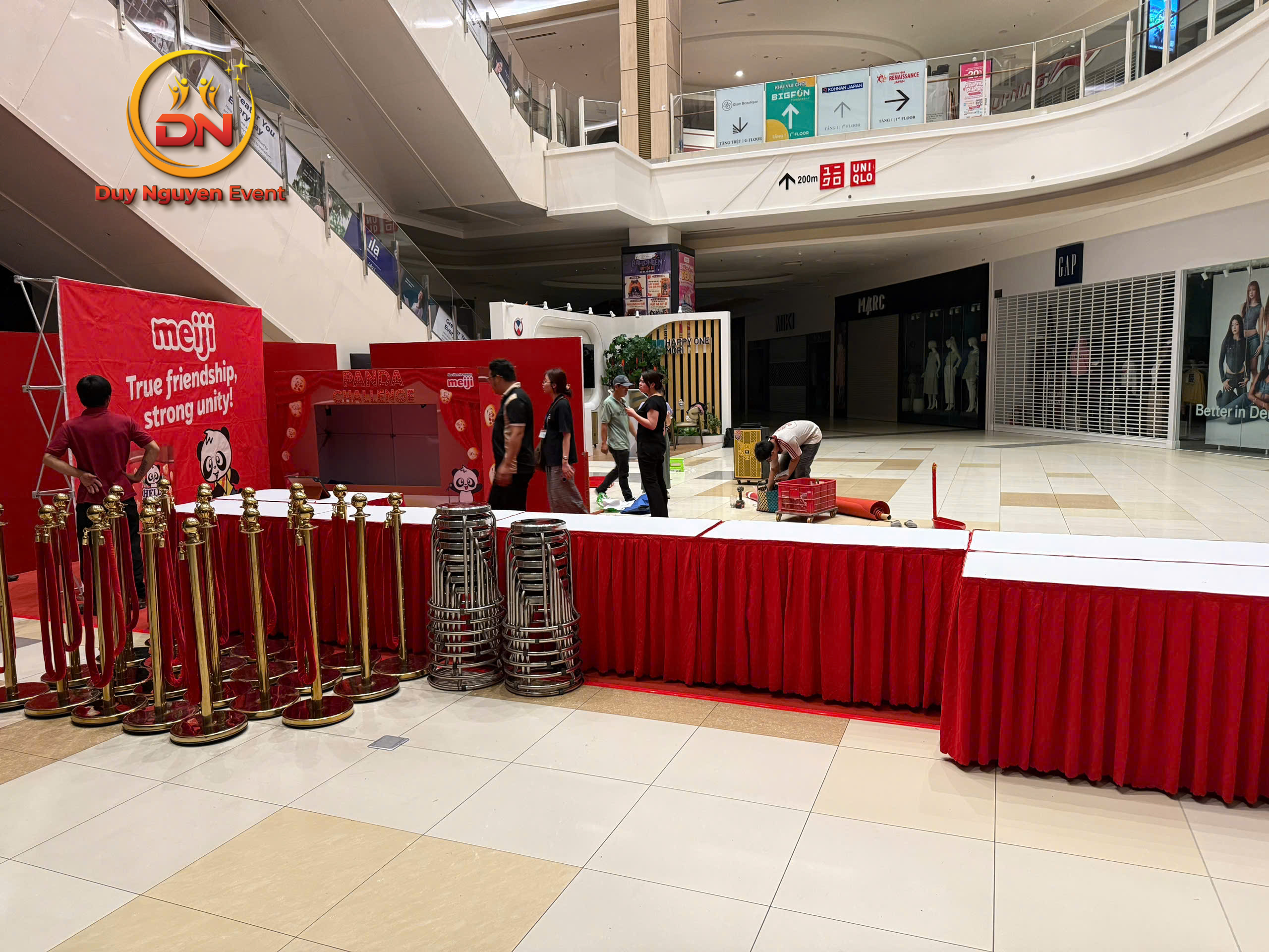 Lắp đặt sân khấu ngoài trời lớn cho lễ khánh thành tại Bình Phước