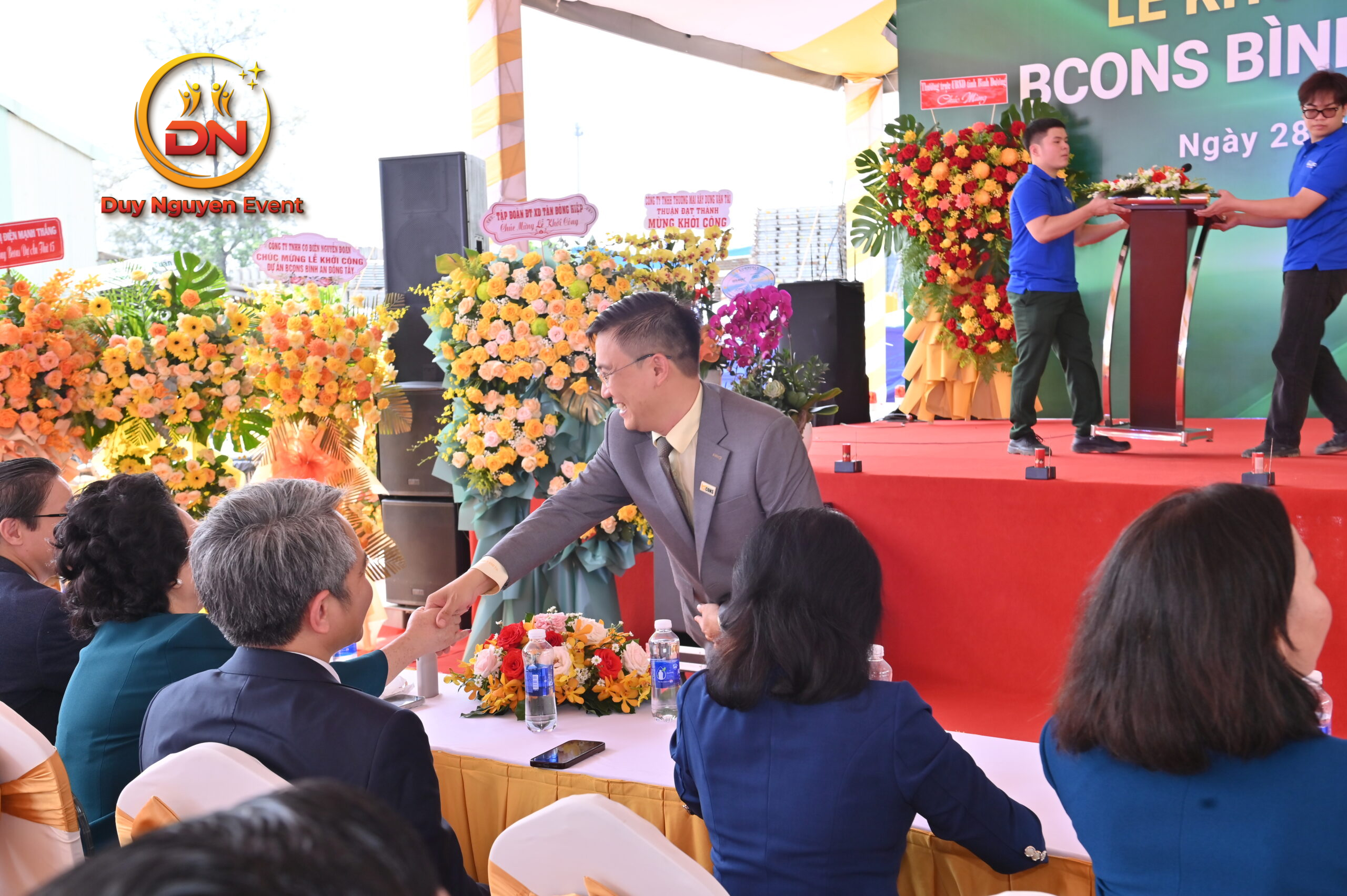 Thiết kế sân khấu hội nghị hội thảo trong nhà chuyên nghiệp ở Bình Phước