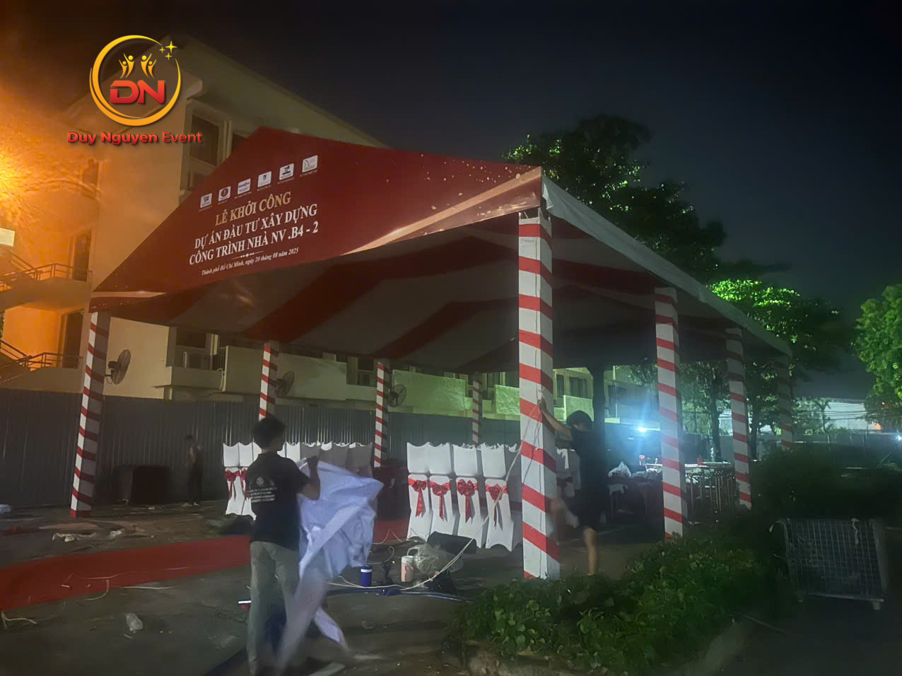 Đội ngũ lắp đặt nhà bạt chuyên nghiệp cho sự kiện lễ khởi công