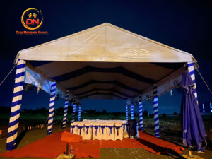 Sự Kiện Duy Nguyễn đang lắp đặt nhà bạt sự kiện ngoài trời tại Bình Dương