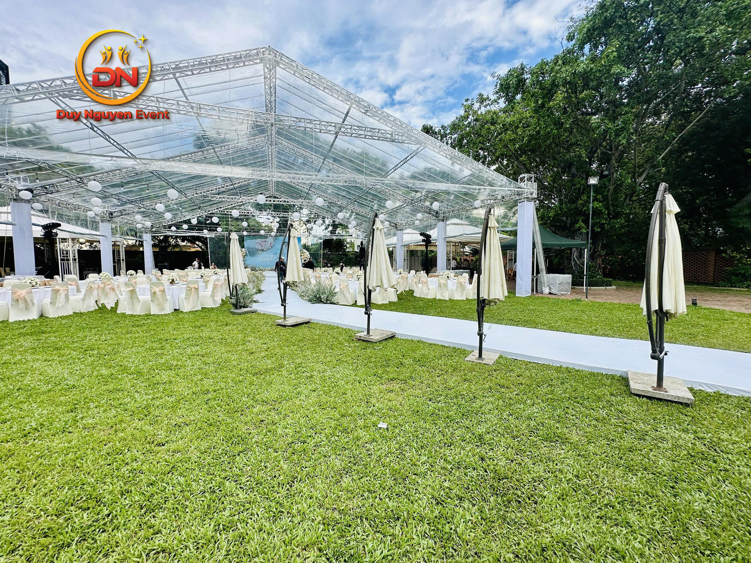 Lắp đặt nhà bạt khung truss nhôm cho lễ khởi công tại Bình Dương.