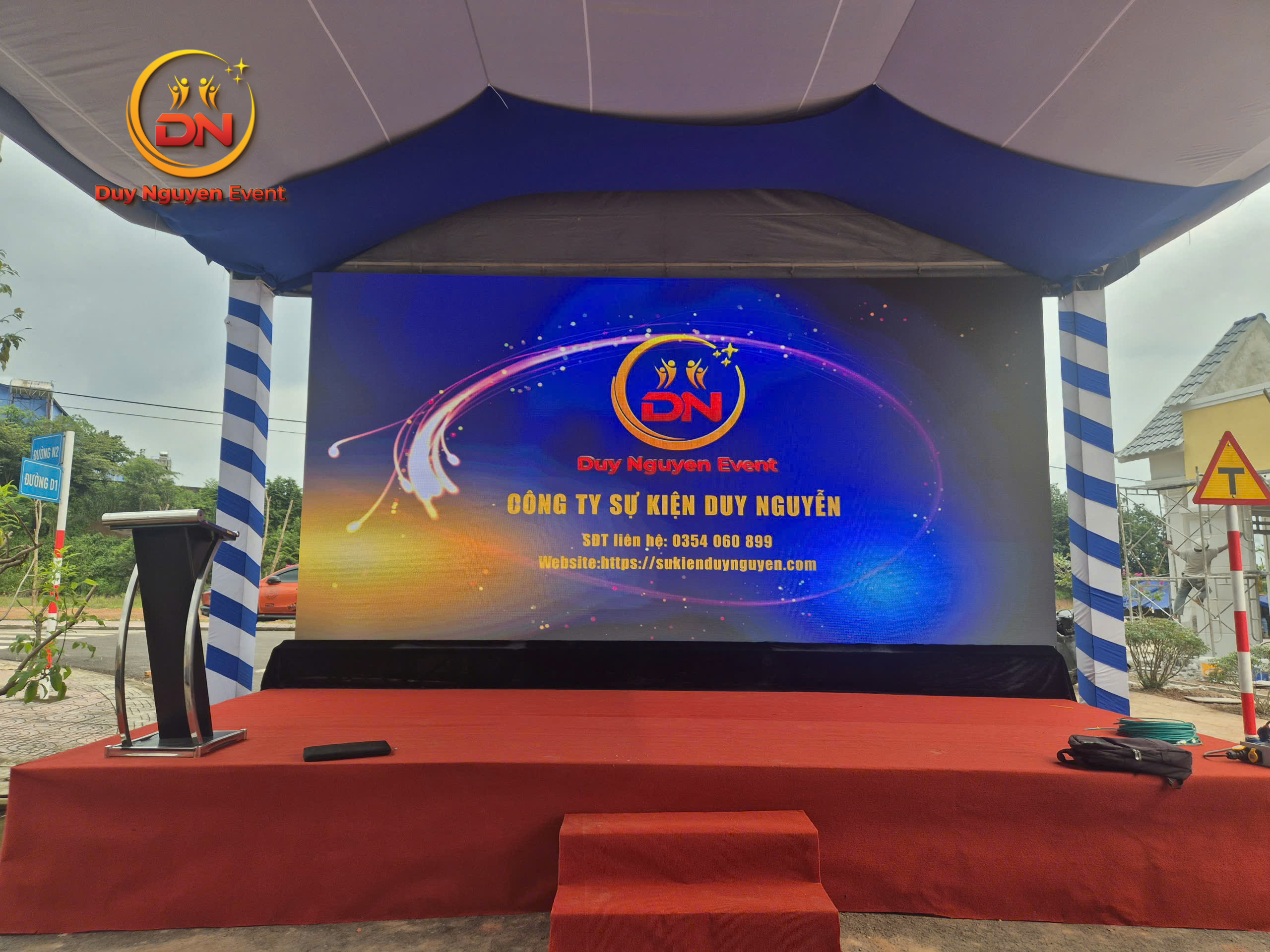 Thiết kế backdrop chuyên nghiệp cho hội nghị bất động sản