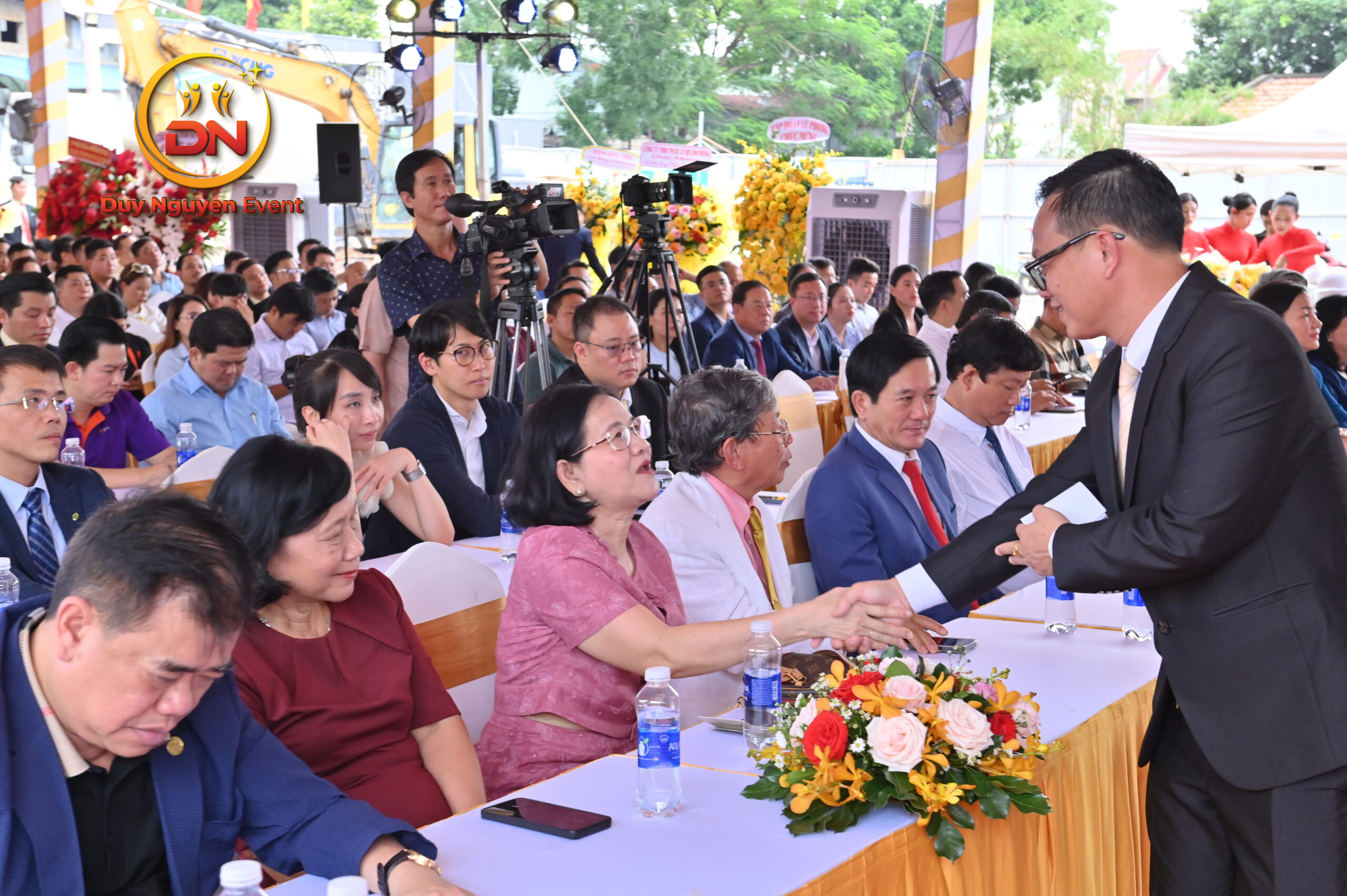 Giới truyền thông và báo chí đưa tin về sự kiện lễ động thổ.