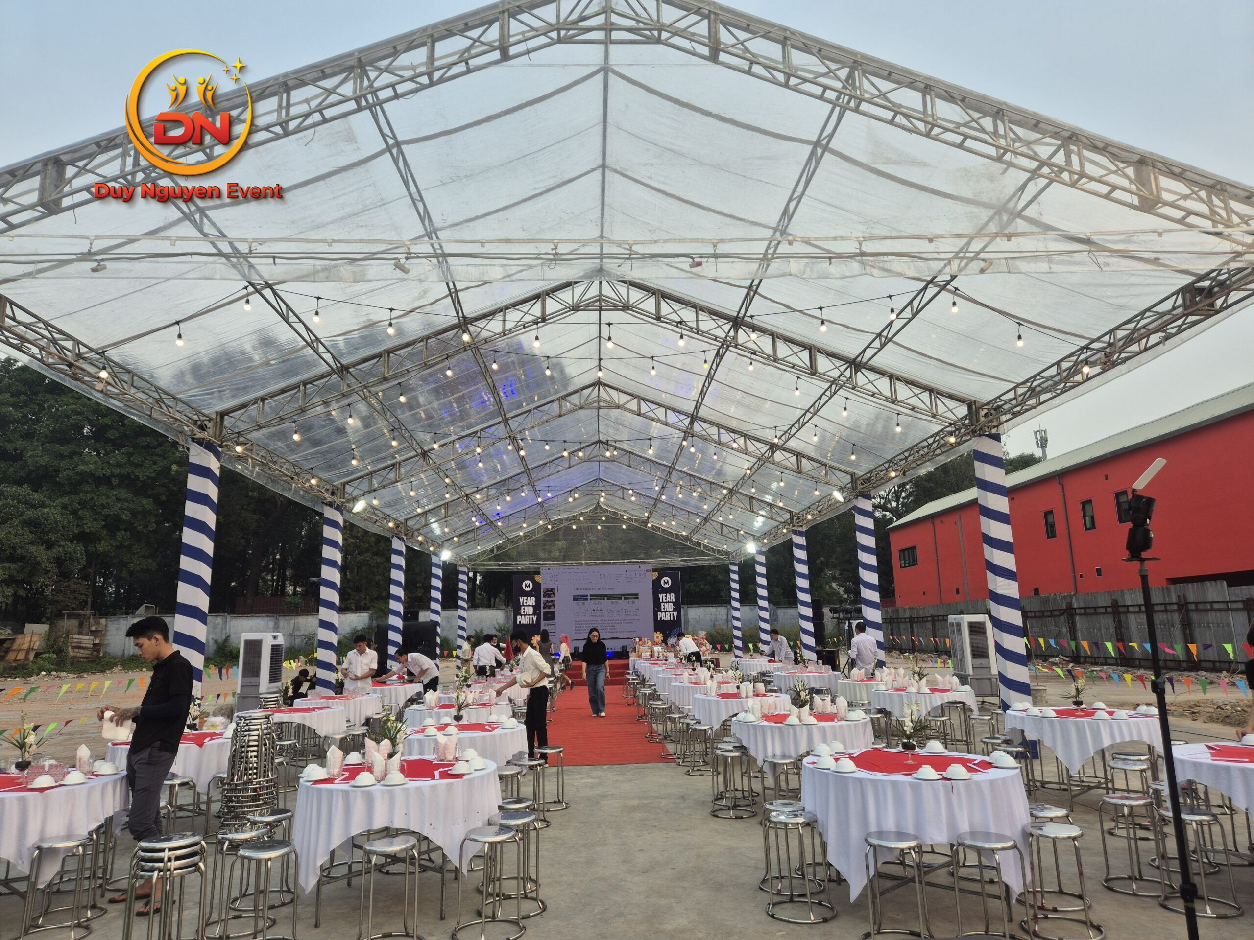Nhà bạt nhựa trong suốt được sử dụng cho sự kiện tri ân khách hàng của một doanh nghiệp tại TPHCM.