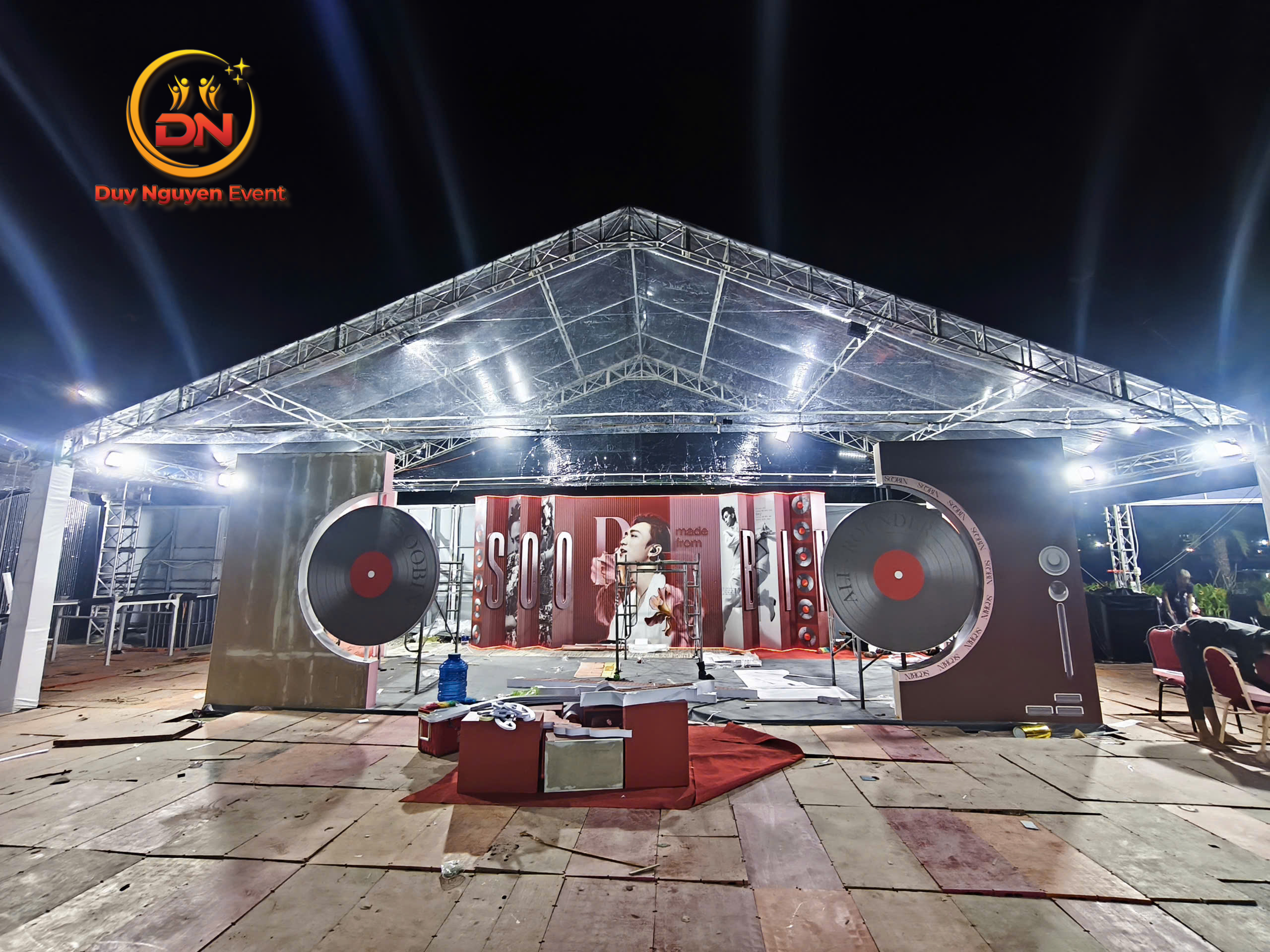 Ánh sáng là linh hồn của những buổi tiệc trong nhà bạt trong suốt