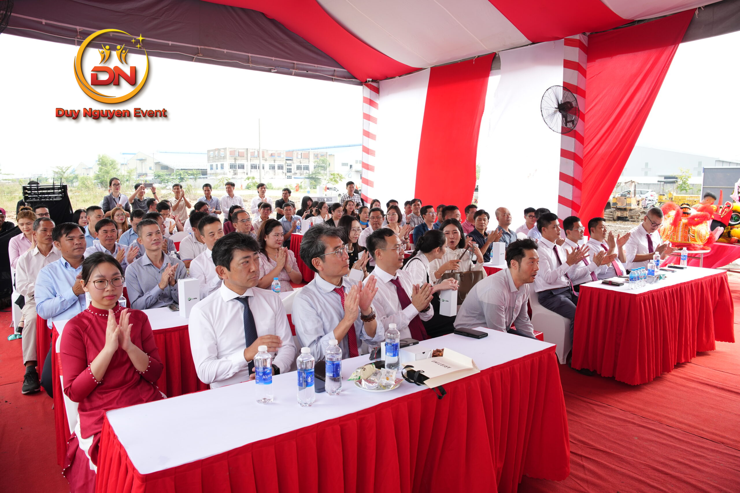 Cho thuê bàn ghế sự kiện tại Tây Ninh - khăn phủ và nơ ghế trang trọng