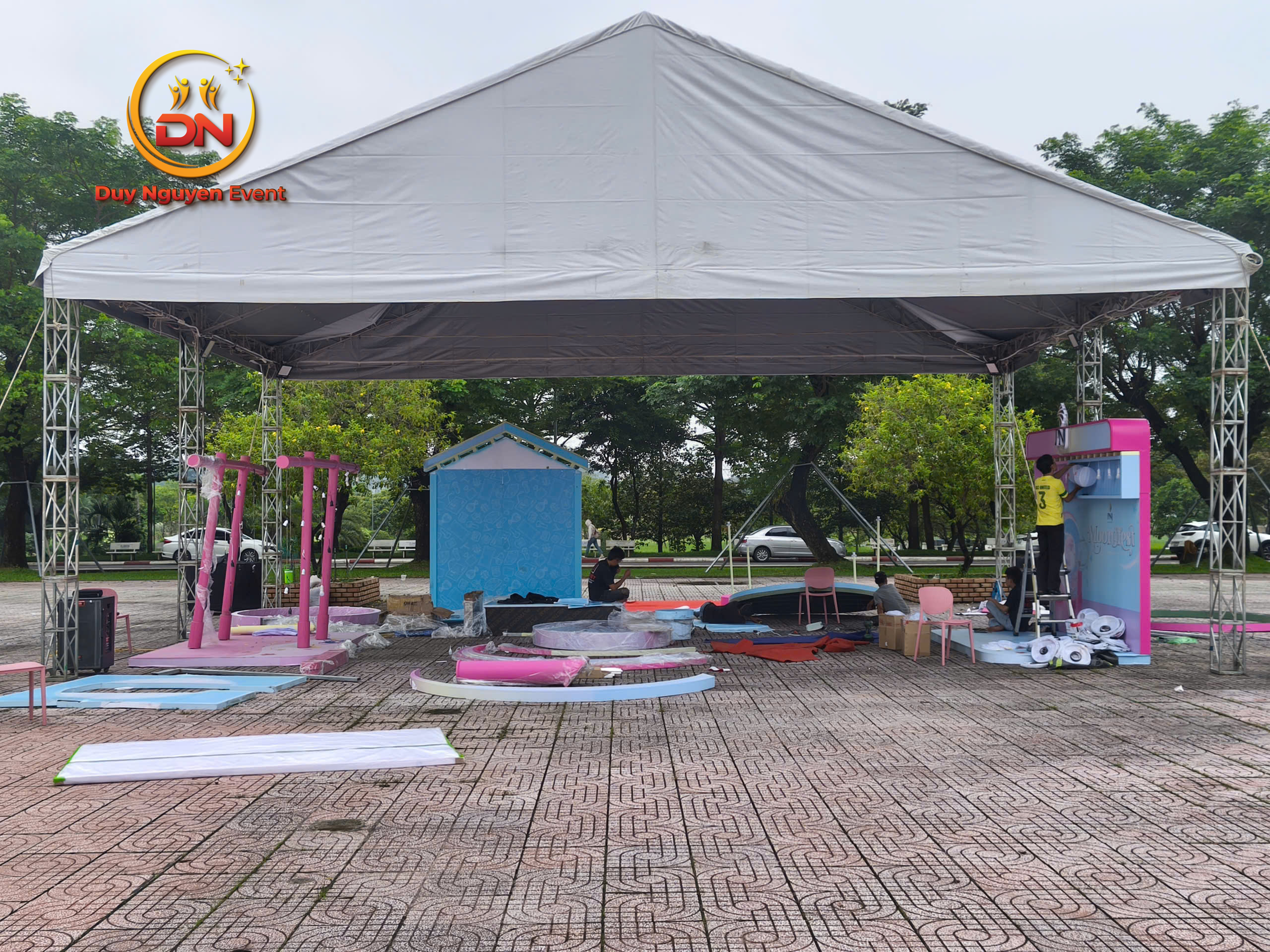 Đội ngũ Sự Kiện Duy Nguyễn thi công nhà bạt chuyên nghiệp tại Đồng Nai.