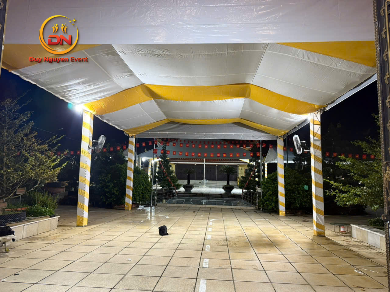 Sự kiện lễ khởi công trang trọng sử dụng nhà bạt không gian bạt xám cách nhiệt để che nắng mưa.