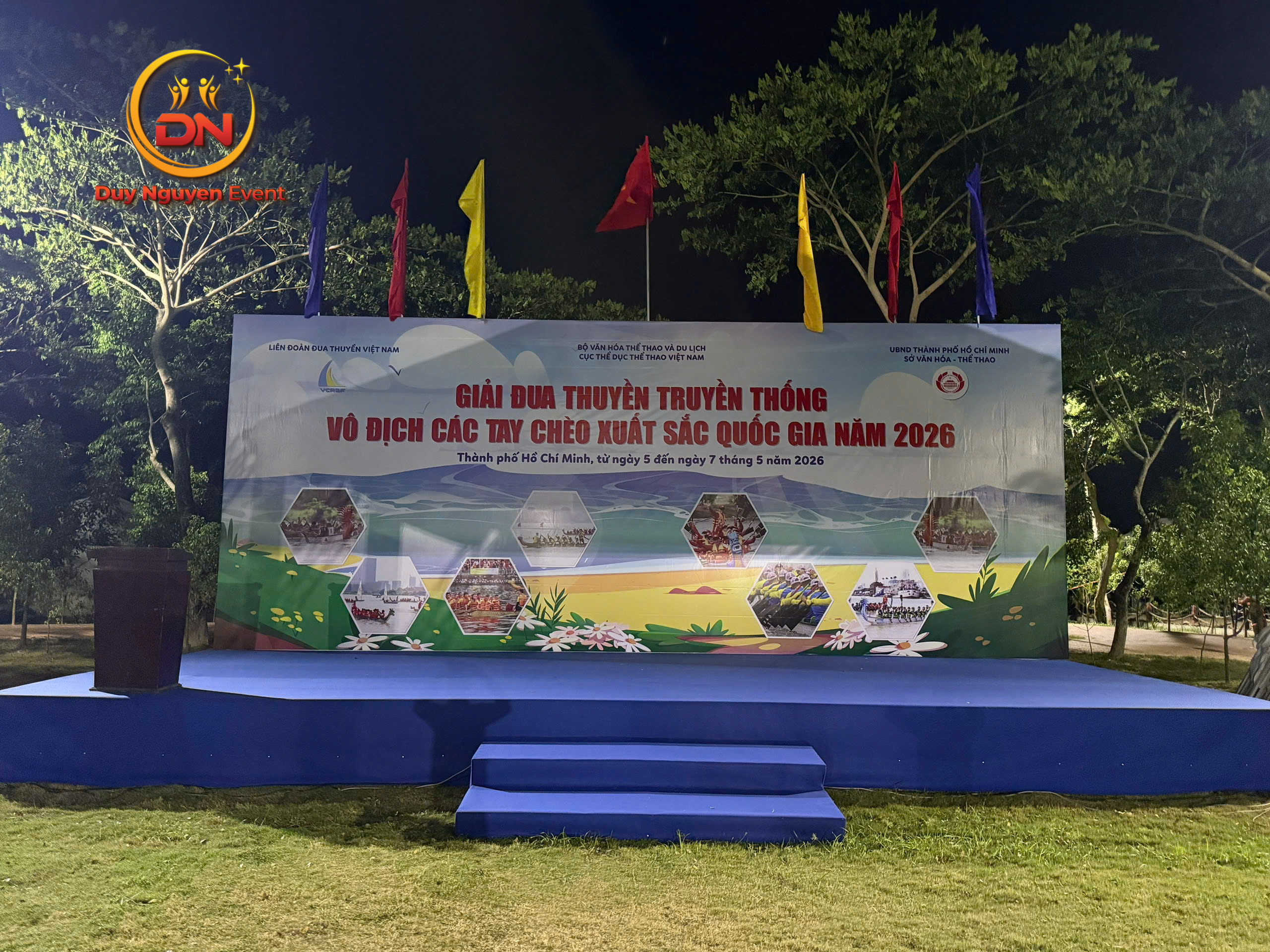 Thi công sân khấu và backdrop chuyên nghiệp cho giải đua thuyền truyền thống tại TPHCM
